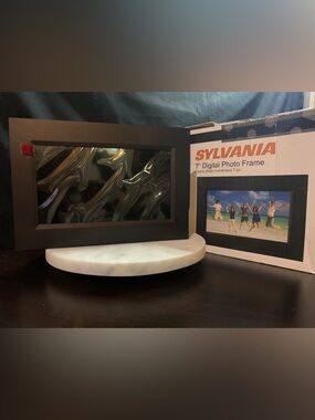 Sylvania 7" Digital Photo Frame